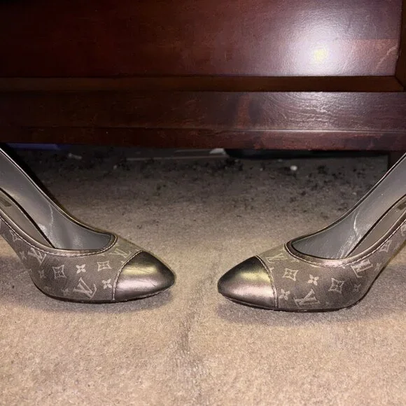 Louis Vuitton Monogram Pumps